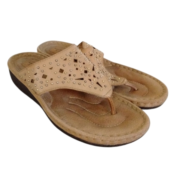 Clarks Artisian Amaya Studded Cut-out Thong Leather Sandals Size 9 - Picture 10 of 10